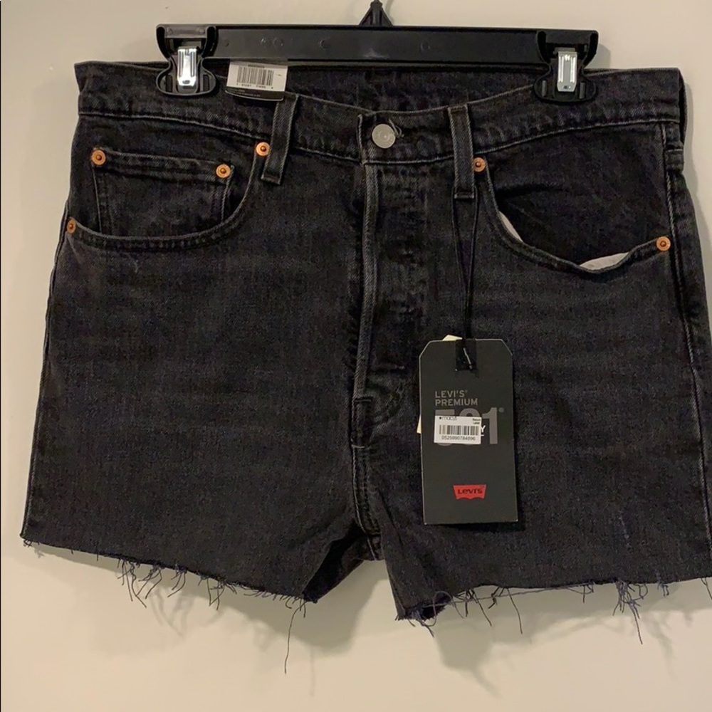 501 women skinny Jean cutoff.